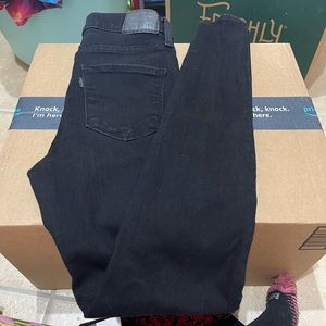 Levi’s 720 High Rise Jeans in Size 28 x 30